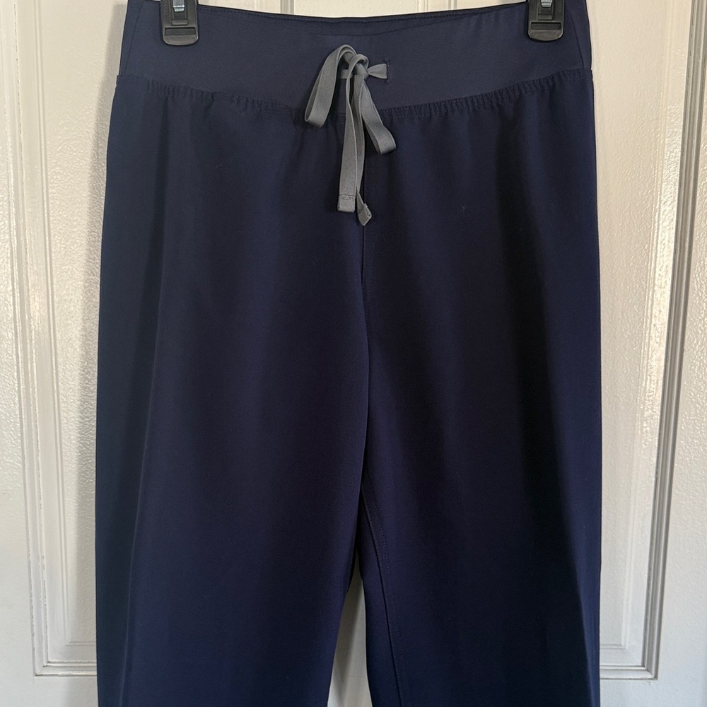 FIGS Livingston Navy scrub pants in size small petite
